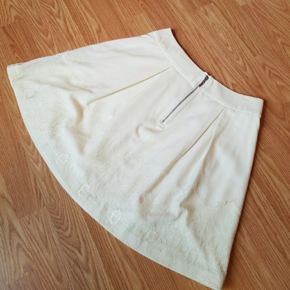 Kensie White Skater Skirt with Lace Trim Detailing